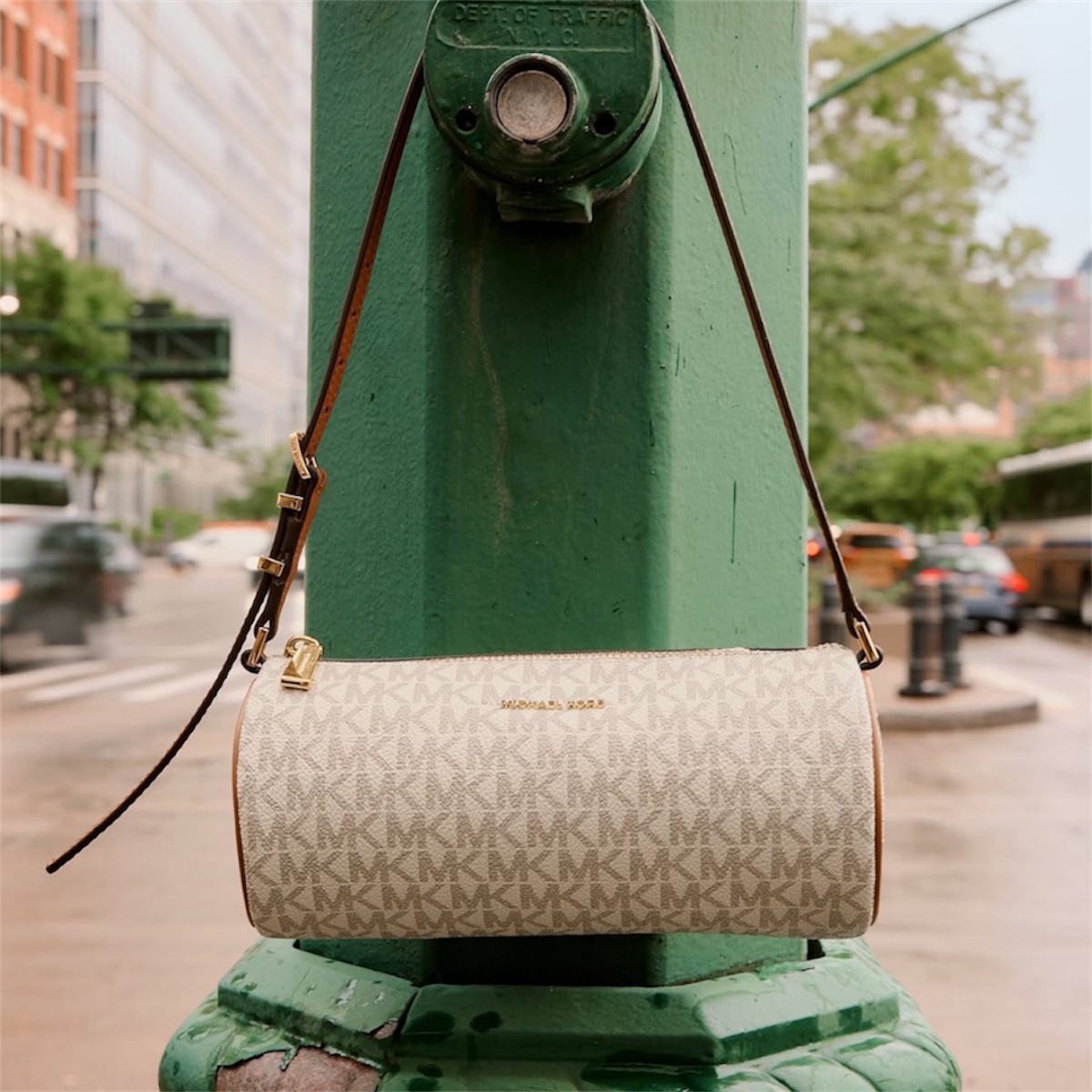 WOMEN'S ACCESSORIES